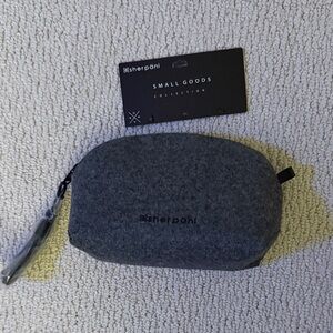 NWT Sherpani felted cosmetics makeup Bag with zipper and tassel-slate gray-new!